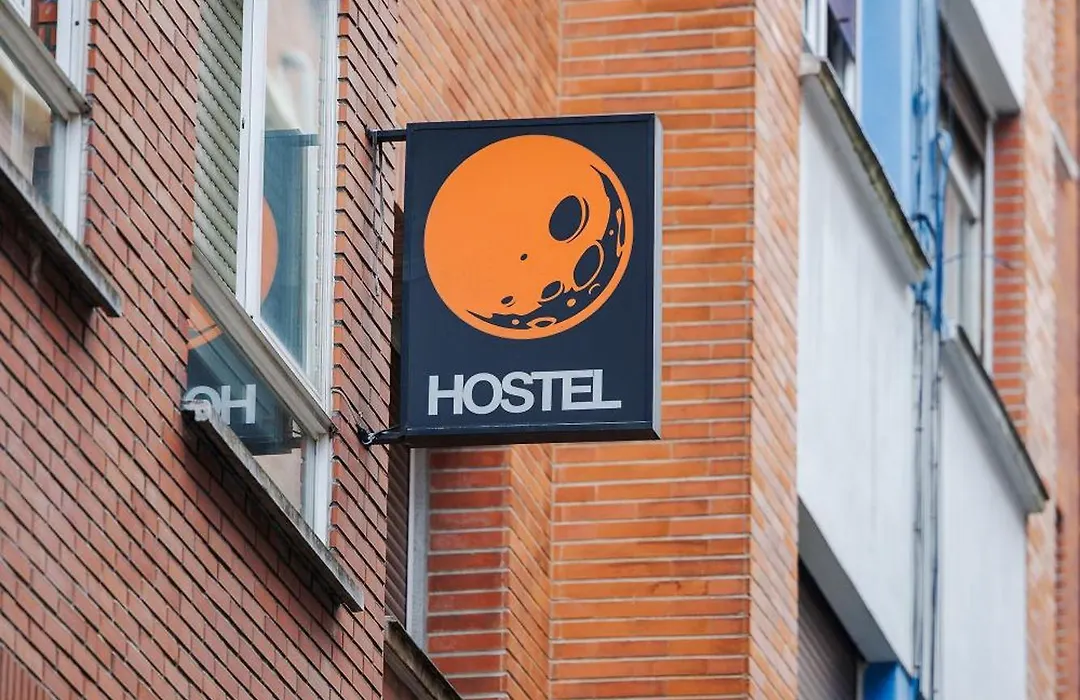 Moon Hostel Bio-1