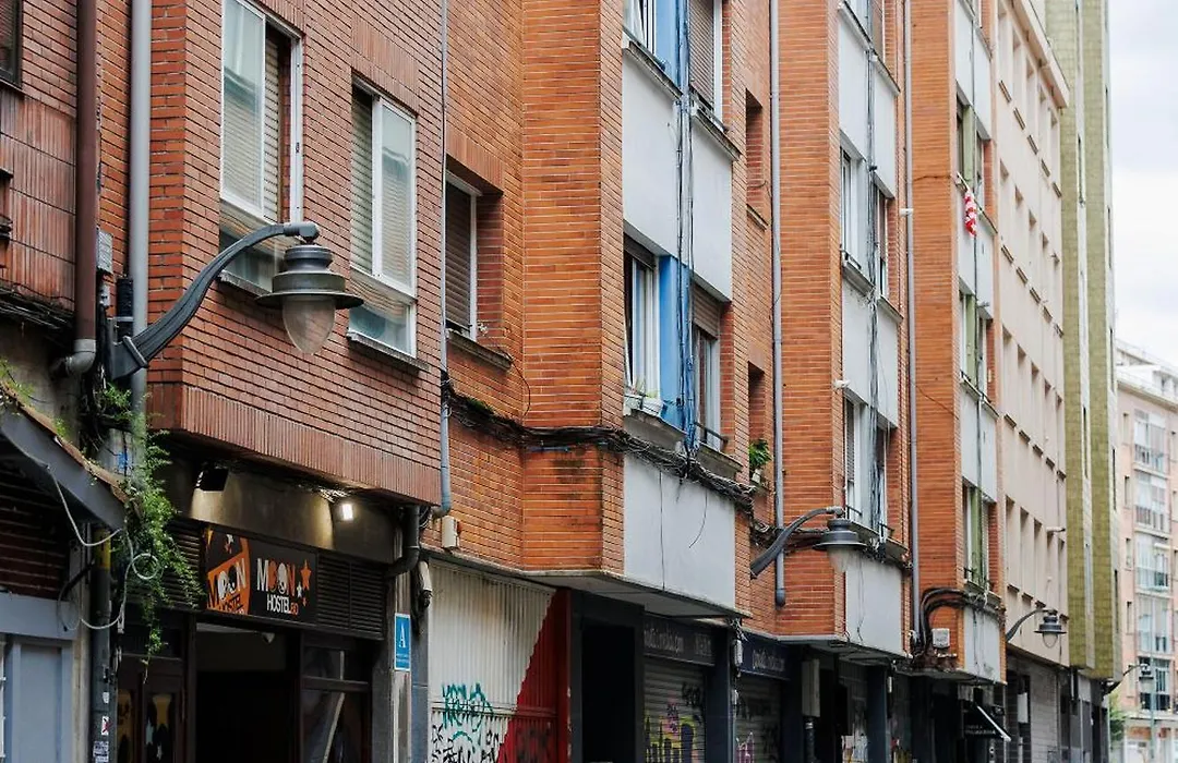 Moon Hostel Bio-1
